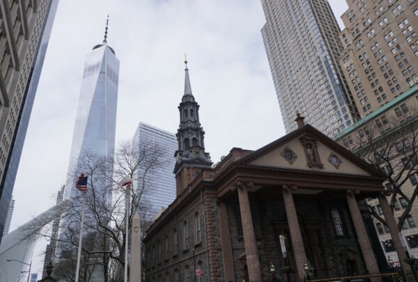 New York, St. Paul's Chapel In Front Of One World Trade Center